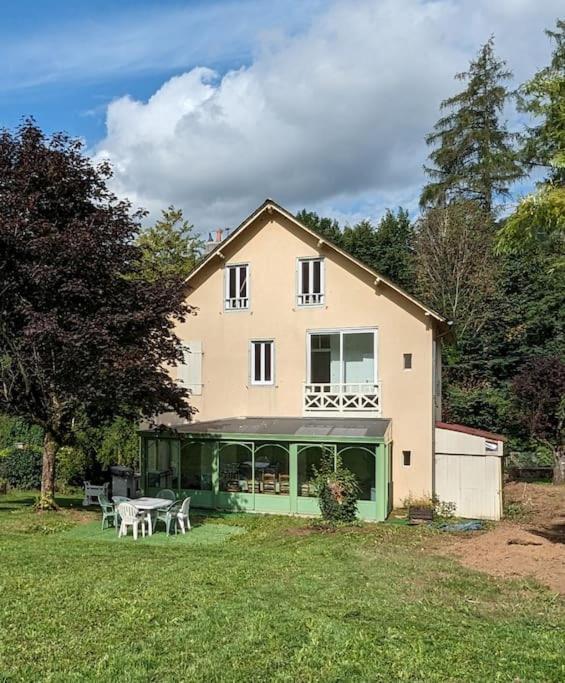 Maison Des Annees 30 - Vic-Sur-Cere - 14 Personnes Exterior photo